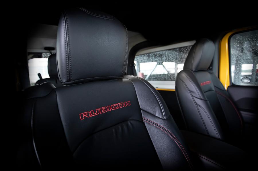 Интерьер Jeep Wrangler Rubicon (JL) 2018 года  (JP) (фото 11 из 22)
